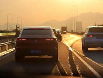 高速公路缺電少樁，如何破解新能源汽車“恐高”癥？